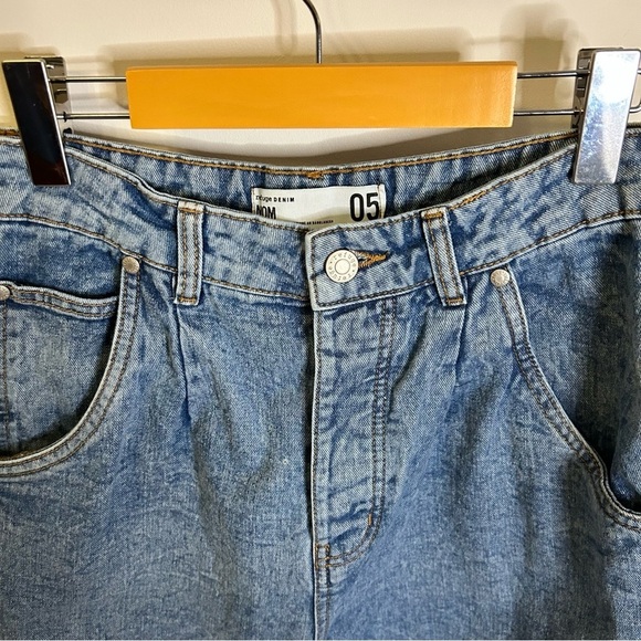 Refuge | Medium Wash Mom Jean | Pleated & High rise| Size 5 (27) - Picture 3 of 7